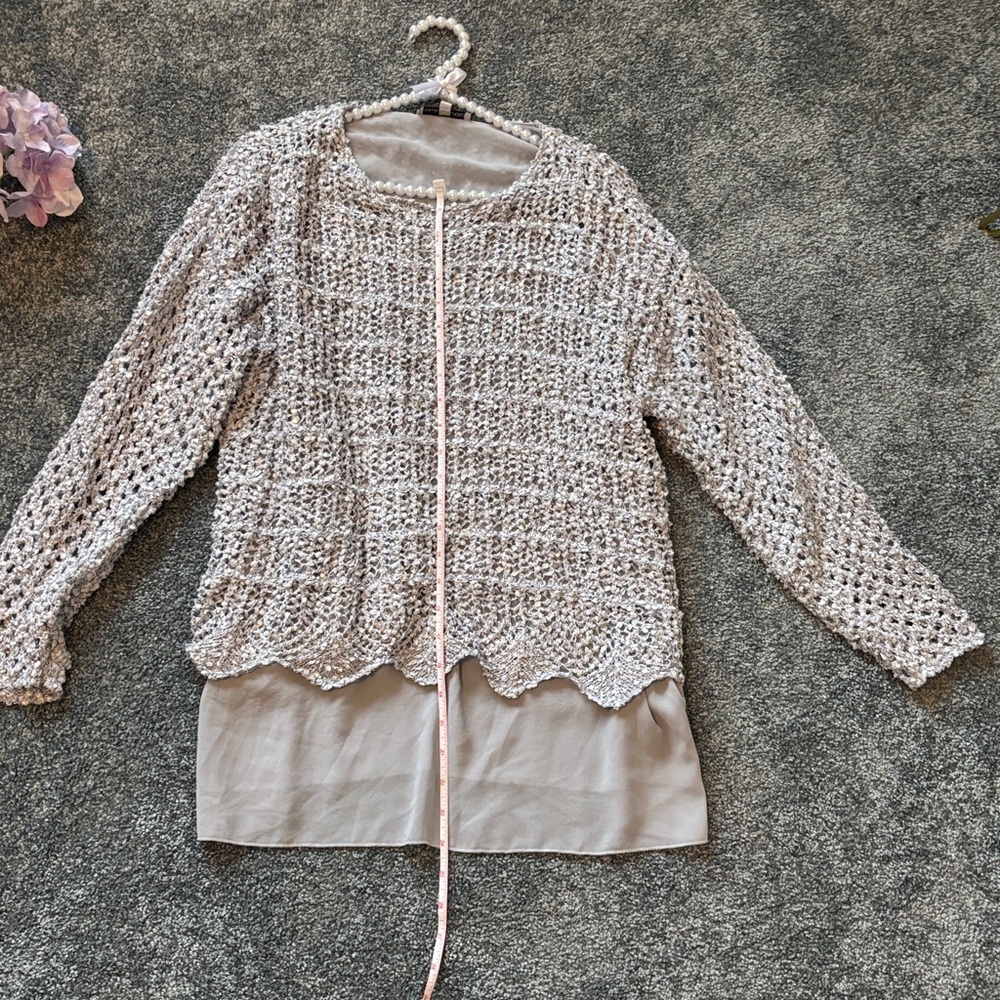 Ladies silver dressy Sweater. Sz L - Picture 4 of 12